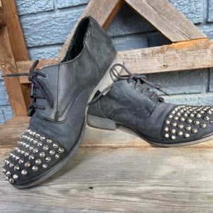 STEVE MADDEN studded leather Oxfords